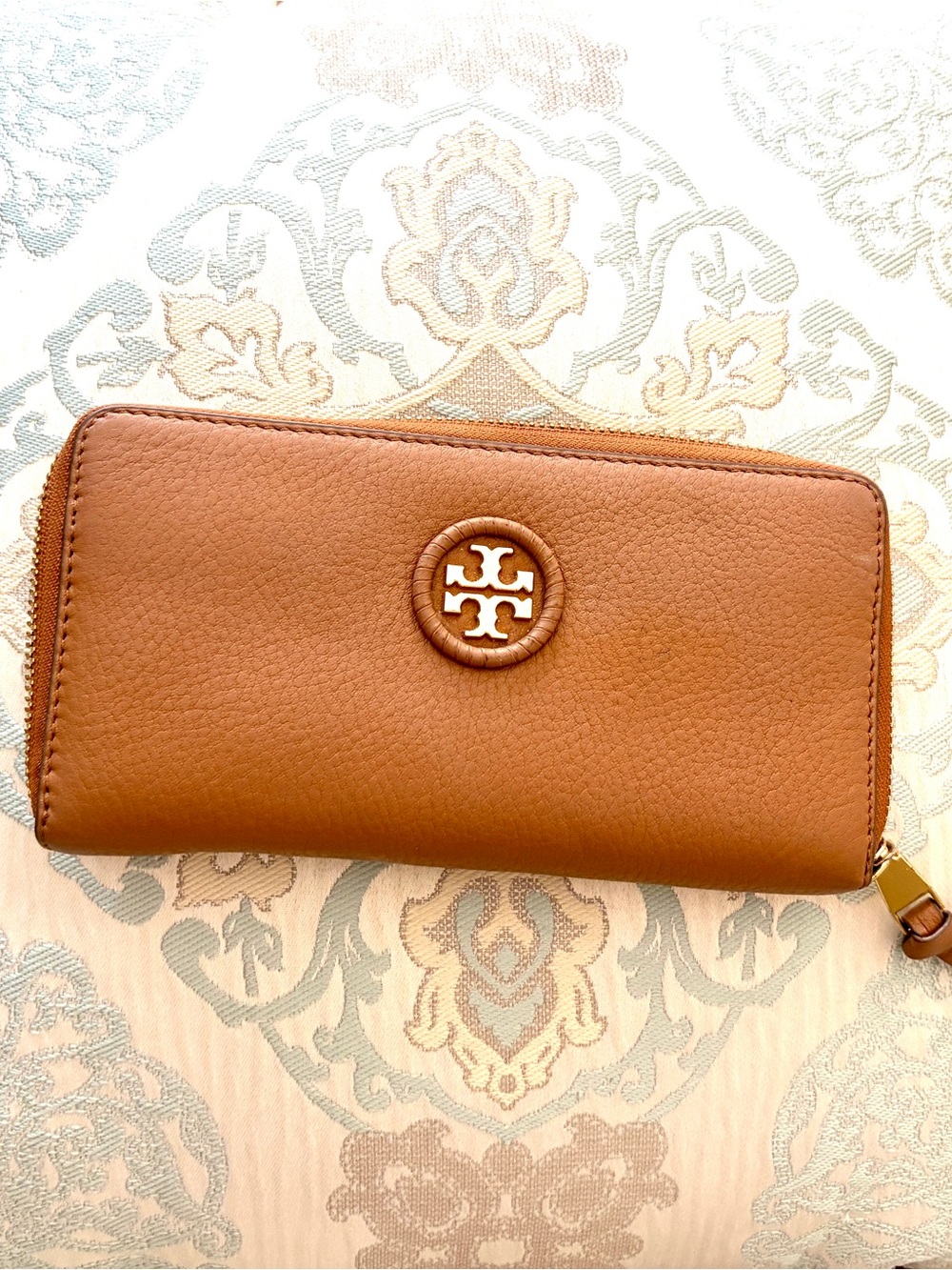 TORY BURCH Tan Leather Bombé T Zip-Around Continental Wallet